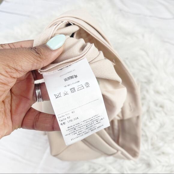 Red Valentino Limited Edition Scallop Detail Cady Tech Crepe Shorts Size 42 IT‎ - Picture 6 of 7